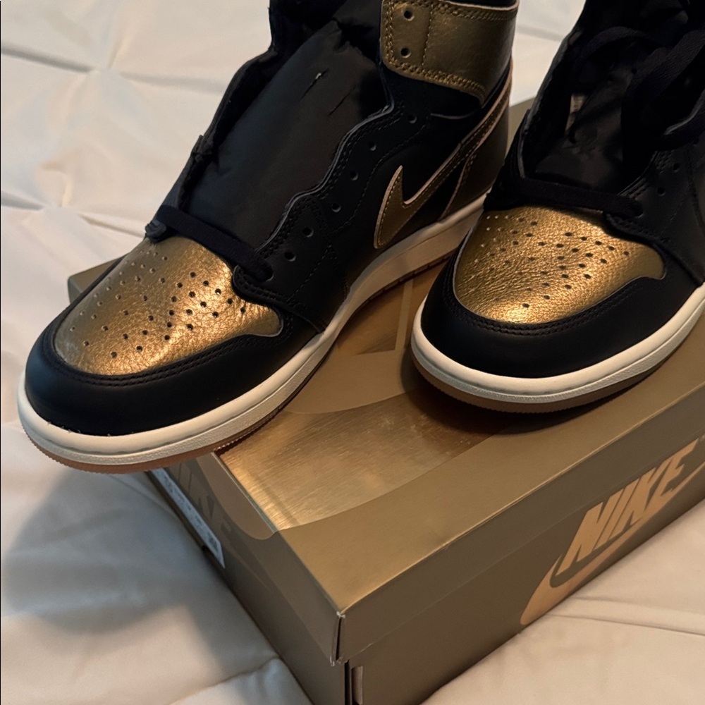 Jordan 1 Retro High OG - Picture 9 of 14